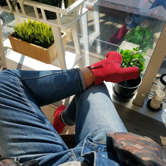 Meet your Posher, Megan - Picture 1 of 1